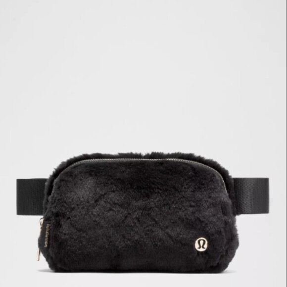LULULEMON Everywhere Belt Bag Plush Fleece Black Gold - Picture 1 of 7